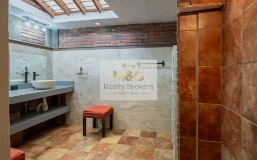 House For sale in Grecia Costa Rica-Pool,Garden Nature –