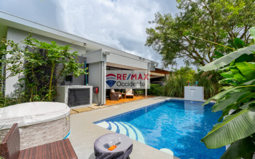 Modern Home with pool for Sale in Ciudad Quesada, Costa Rica – $359,900
