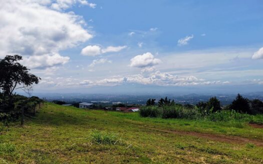 Property in Lourdes de Cirrí, Naranjo – 11,066 m² with Spectacular Views –