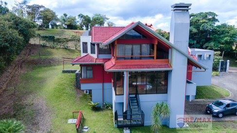 Chalet Style House for Sale in Volio, San Ramón, Costa Rica –