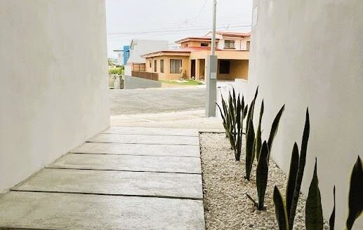 BRAND NEW HOUSE IN OTTO KOPPER RESIDENTIAL, SAN RAMON. –