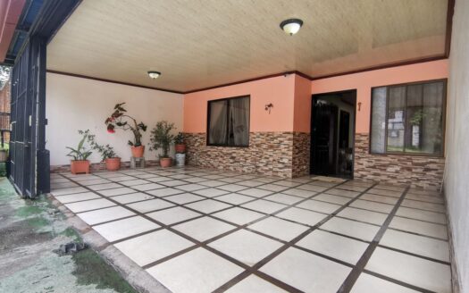 House for Sale in Sarchí, Calle Canto. –